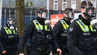 Pihak kepolisian dan pejabat dinas pemadam kebakaran di Hamburg merilis peringatan yang ditujukan untuk penduduk setempat soal kemungkinan menyebarnya racun di udara akibat kebakaran itu.