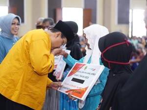 Walkot Pasuruan Serahkan Bansos Tunai ke 3.084 Keluarga Penerima Manfaat