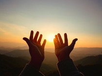 20 Negara Paling Percaya Tentang Tuhan, Indonesia Nomor Satu?