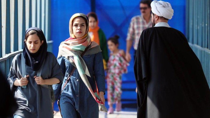 Iran mulai pasang kamera pengawas untuk memantau perempuan tak berhijab