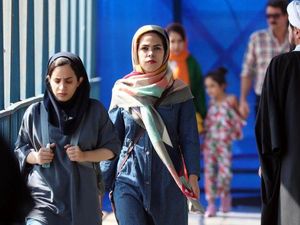 Aturan Galak di Iran soal Perempuan Wajib Berhijab
