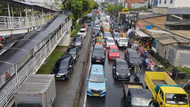 Jalan Daan Mogot Jakbar Macet (Brigitta Belia/detikcom)