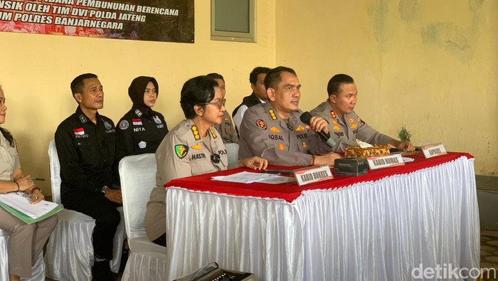Jumpa pers kasus serial killer Mbah Slamet di Banjarnegara, Senin (10/4/2023).