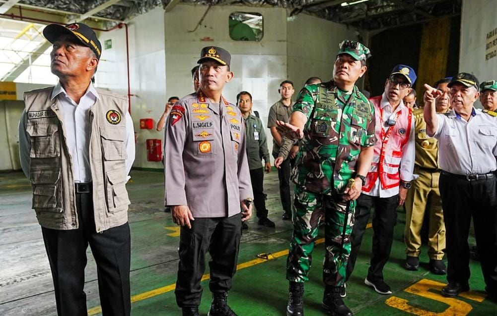 Kapolri Jenderal Listyo Sigit Prabowo bersama lintas sektoral terkait meninjau Pelabuhan Merak
