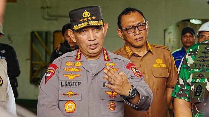 Kapolri Jenderal Listyo Sigit Prabowo bersama lintas sektoral terkait meninjau Pelabuhan Merak