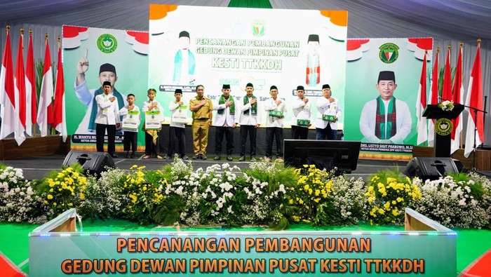 Kapolri Jenderal Listyo Sigit Prabowo menghadiri pencanangan pembangunan Gedung DPP Kesti Tari Tjimande Kolot Kebon Djeruk Hilir (TTKKDH). (dok Polri)