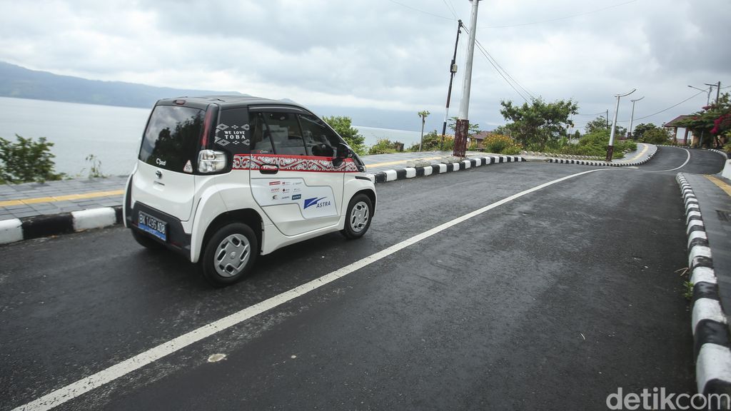 Keliling Toba Tanpa Gas Emisi Menggunakan Mobil Listrik Toyota C+Pod