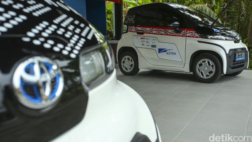 Keliling Toba Tanpa Gas Emisi Menggunakan Mobil Listrik Toyota C+Pod