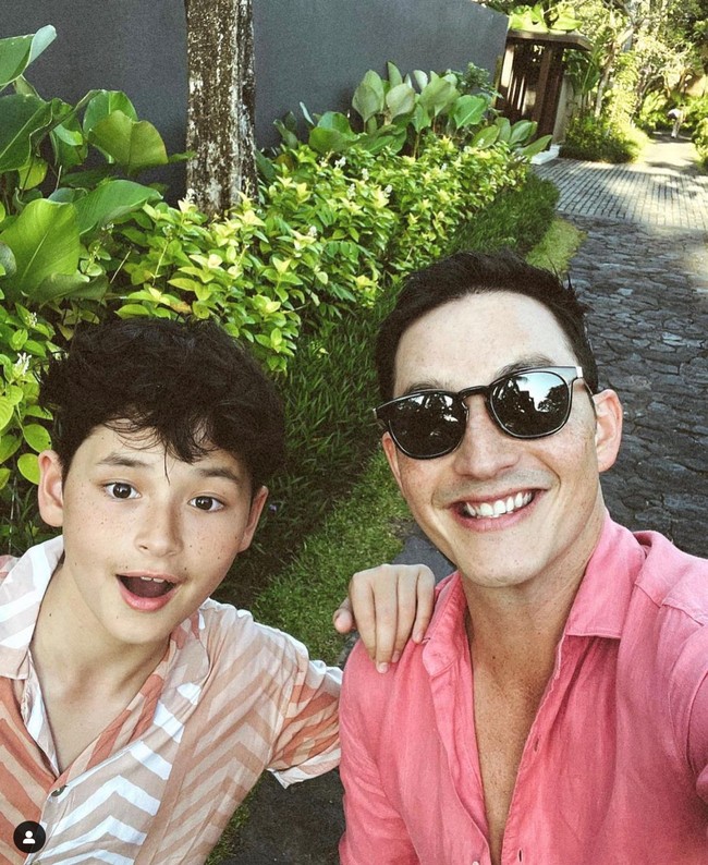 Kenzou lahir pada 22 Desember 2010. Tahun ini anak kedua Tamara itu akan berusia 13 tahun pada bulan Desember mendatang. Sudah beranjak ABG, penampilan Kenzou kini terlihat semakin tampan hingga menyaingi sang ayah. Foto: Instagram/@kenzoulionofficial