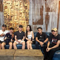 Walaupun terlahir dari ayah yang berbeda, namun Kenzou dan Teuku Rassya tampaknya cukup dekat. Hal itu terlihat dari unggahan-unggahan di media sosial. Foto: Instagram/@kenzoulionofficial