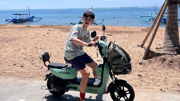 7 Foto Kenzou Anak Tamara Bleszynski-Mike Lewis yang Sudah ABG, Makin Ganteng