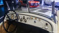 Dari laman resmi BMW diceritakan bahwa 328 ini merupakan mobil lansiran tahun 1936 hingga 1940, tepatnya roadster legendaris ini mejeng pertama kali pada International Eifel Race di Nuerburgring pada 14 Juni 1936.