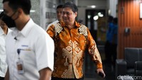 Selain Mahfud dan Sri Mulyani, pertemuan itu juga dihadiri oleh Menteri Koordinator Bidang Perekonomian Airlangga Hartarto. Diketahui, Mahfud pernah menyampaikan transaksi janggal Rp 189 triliun ketika rapat bersama Komisi III DPR. Mahfud menyebut ada kekeliruan dari penjelasan Sri Mulyani tentang Rp 189 triliun. Kekeliruan itu disebut Mahfud bukanlah salah dari Sri Mulyani, tapi terkait ditutupnya akses dari bawah.