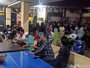 25 Mahasiswa Diamankan, Massa Demo UU Ciptaker di Palopo Geruduk Mapolres