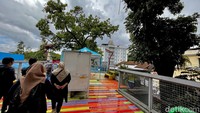 Diresmikan pada 4 Februari 2017, Cihampelas kala itu masih dikenal sebagai tempat nongkrong yang cukup hits. Teras ini dibangun untuk merevitalisasi PKL yang membuat macet jalan Cihampelas. (Foto: Anindyadevi Aurellia/detikJabar)
