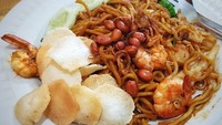 Mie Aceh Jaly Jaly yang berlokasi di kawasan Tebet ini bisa kamu kunjungi kalau ingin menyantap mie goreng atau rebus dengan paduan bumbu pekat. Racikan mie Aceh di sini biasa dibanderol harga Rp 15.000 - Rp 25.000. Foto: Instagram / Google Review