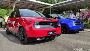 Melihat dari Dekat Mobil Listrik Honda e, Mungil tapi Mutakhir!
