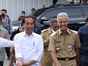 Momen Kemesraan Jokowi dan Ganjar Saat Tinjau Pasar di Boyolali
