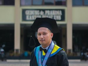 Cerita Wisudawan Termuda dan Tercepat Program Doktor UNS, IPK Sempurna
