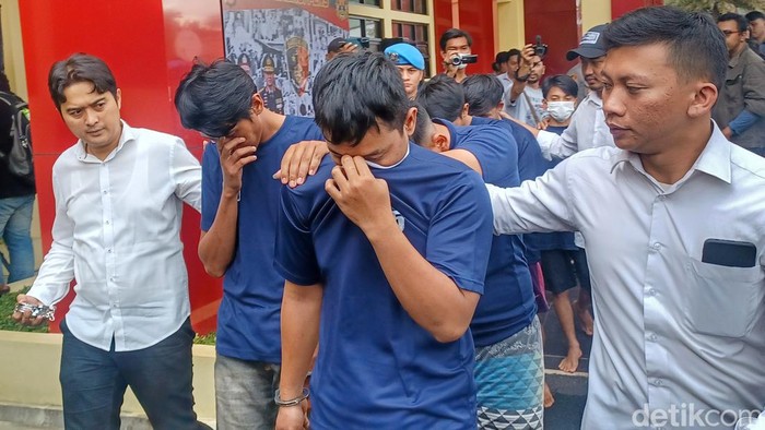 Para pemuda Bandung yang ditangka polisi gegara mengeroyok.