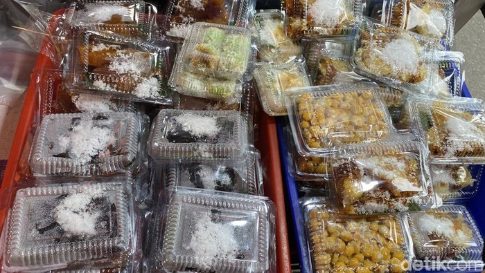 Aneka takjil yang menarik di Pasar Takjil Blitar