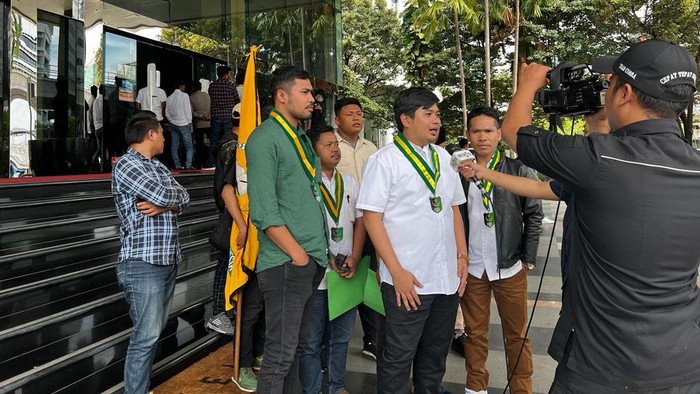 PB SEMMI laporkan dugaan adanya oknum pimpinan KPKbocorkan berkas penyelidikan dugaan korupsi di Kementerian ESDM, Senin (10/4/2023).