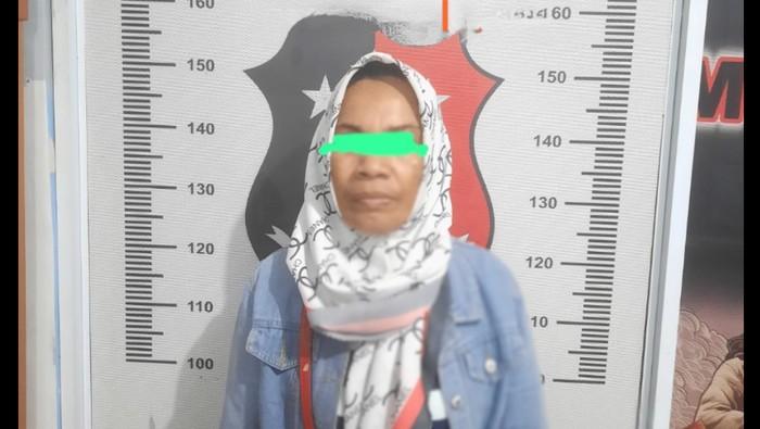 Pelaku K (49) saat diamankan polisi. (Dok  Polsek Tanjungpinang Timur)