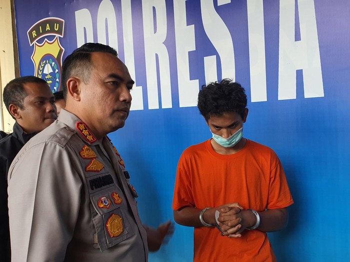 Pelaku pembunuhan teman di Danau Buatan Pekanbaru. (Raja Adil Siregar/detikSumut)