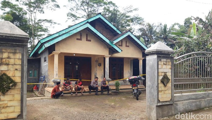 Polisi berhasil menangkap pelaku pembunuhan wanita di Cepogo Boyolali, Jawa Tengah. Jumiyem, wanita penjual bubur ditemukan tewas di rumahnya., Kamis (6/4/2023).
