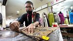 Penjahit di Pasar Mayestik Banjir Pesanan Baju Lebaran
