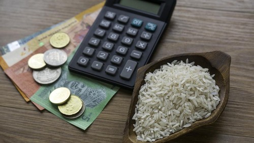 BAZNAS telah mengumumkan besaran biaya zakat fitrah dan fidyah tahun 2023 untuk dibayarkan oleh umat Muslim. Lalu, apa perbedaan zakat fitrah dan fidyah?