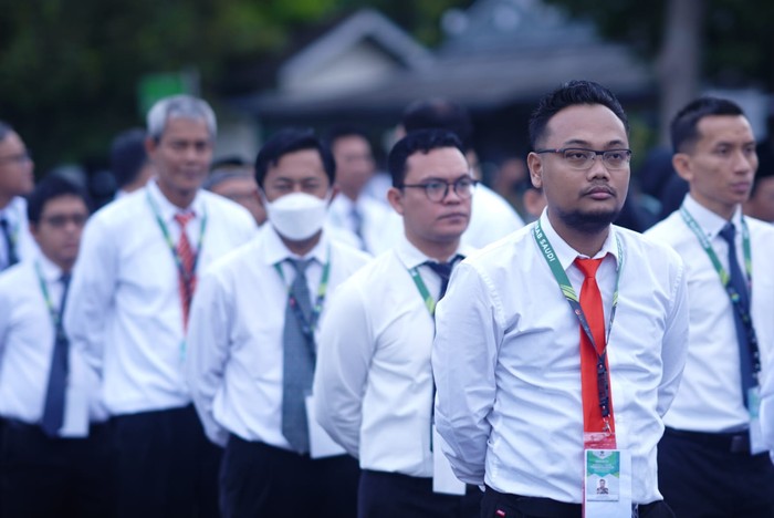 Peserta Bimtek PPIH Arab Saudi saat Apel pagi di Asrama Haji Pondok Gede, Jakarta, Senin 10 April 2023.