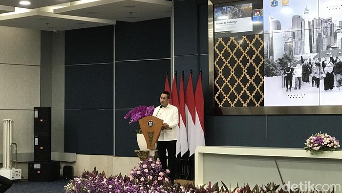 Pj Gubernur DKI Jakarta Heru Budi Hartono saat membuka Acara Sidang Pleno Musyawarah Rencana Pembangunan (Musrenbang) Rencana Kerja Perangkat Daerah (RKPD) Tahun 2024 Provinsi DKI Jakarta di Balai Kota (Firda CA/detikcom)