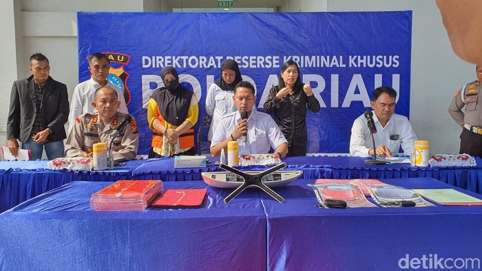 Polisi saat rilis kasus di Mapolda Riau (Raja Adil Siregar/detikSumut)