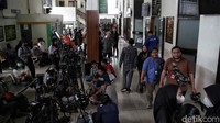 Selain itu jaksa juga mengatakan hal meringankan tuntutan itu adalah AG merupakan terdakwa anak. Dia menyebut tak ada pidana denda yang dibebankan terhadap AG.  