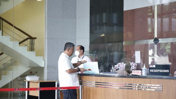 Prasetyo Edi saat tiba di Gedung KPK (Wilda-detikcom)