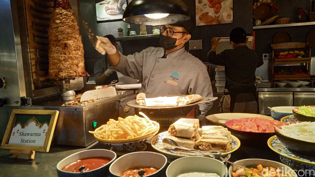 Buka Puasa di Sini Bisa Puas Makan Martabak Hingga Jajan Shawarma