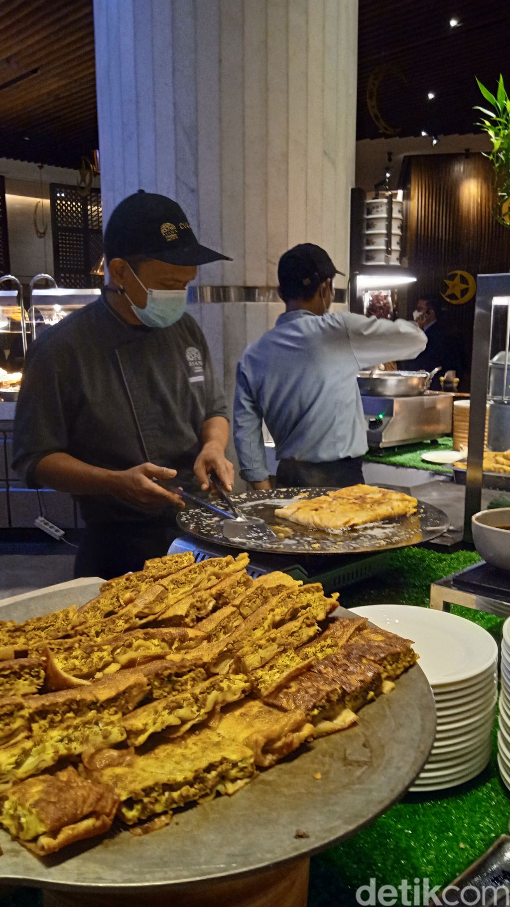 Buka Puasa di Sini Bisa Puas Makan Martabak Hingga Jajan Shawarma