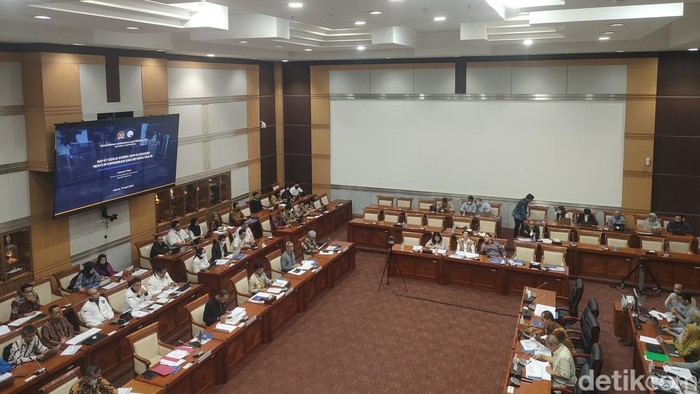 Rapat Komisi I DPR dengan Kemenkominfo soal revisi UU ITE, Senin (10/4/2023). (Dwi Rahmawati/detikcom).