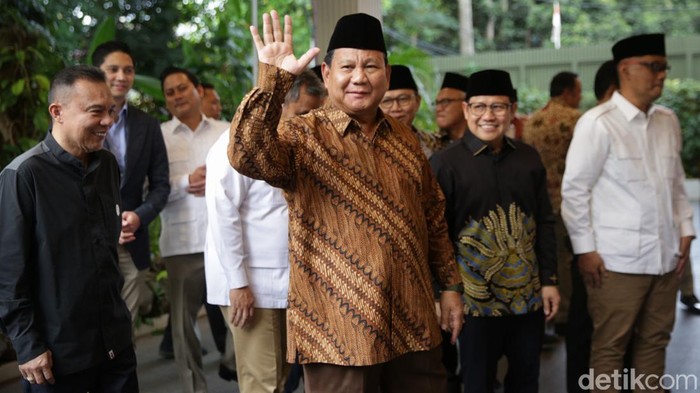 Ketua Umum PKB Muhaimin Iskandar atau Cak Imin mendatangi kediaman Ketum Partai Gerindra Prabowo Subianto. Cak Imin dan Prabowo bakal membahas koalisi.