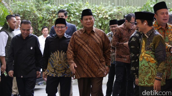 Semringah Cak Imin-Prabowo di Kertanegara Ketua Umum PKB Muhaimin Iskandar atau Cak Imin mendatangi kediaman Ketum Partai Gerindra Prabowo Subianto. Cak Imin dan Prabowo bakal membahas koalisi.