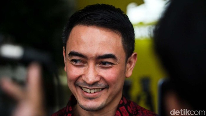 Zumi Zola menyambangi DPP Golkar, Jakarta. Gabung ke Golkar?