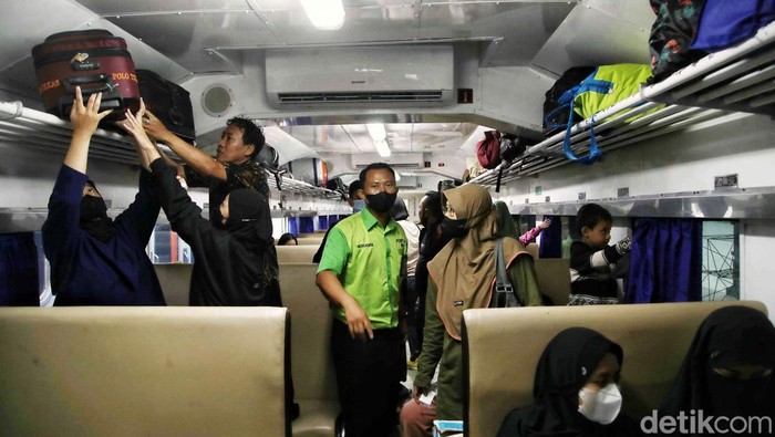 Syarat Terbaru Naik Kereta Api untuk Mudik Lebaran 2023