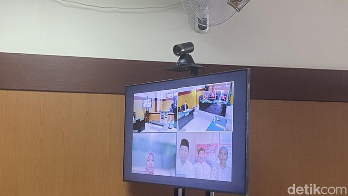 Suasana persidangan terdakwa dukun pengganda uang di Sukabumi