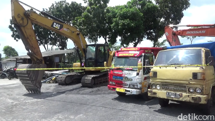 tambang pasir ilegal lumajang