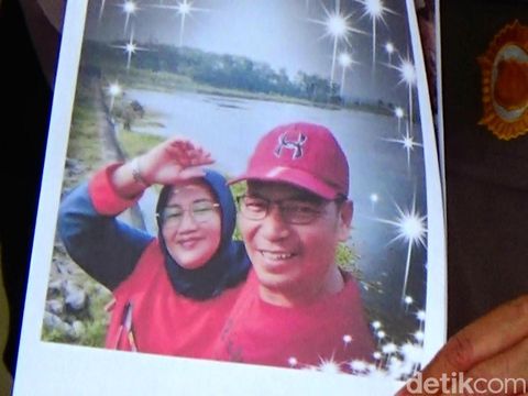 Tim Polda Jateng menunjukkan foto 4 korban Slamet dukun pengganda uang Banjarnegara yang telah teridentifikasi, di Mapolres Banjarnegara, Senin (10/4/2023).