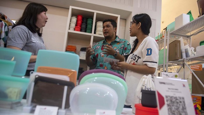 Upaya Tingkatkan Pembayarannya Melalui Metode QRIS Metode pembayaran dengan QRIS terus digalakan untuk para pelaku UMKM. Salah satunya di bazaar UMKM Diorama Art & Craft Market.