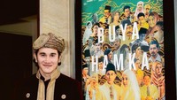 Gala Premiere film Buya Hamka dilangsungkan dengan meriah. Seluruh aktor, termasuk Vino G. Bastian hadir dengan kostum ala Minang. Foto: Instagram/vinogbastian_
