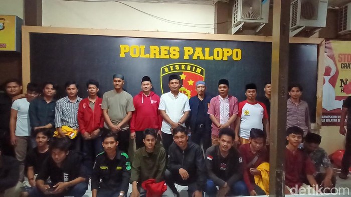 25 mahasiswa yang sebelumnya diamankan polisi setelah demonstrasi UU Ciptaker di Palopo dibebaskan.