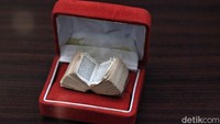 Mushaf ini berukuran 3 x 4 cm, 2 x 3 cm dan 1,5 x 2,5cm. Bisa disebut Mushaf Quran Istanbul, atau Istambul, atau Stambul, lantaran dahulu dicetak di Istanbul, Turki.